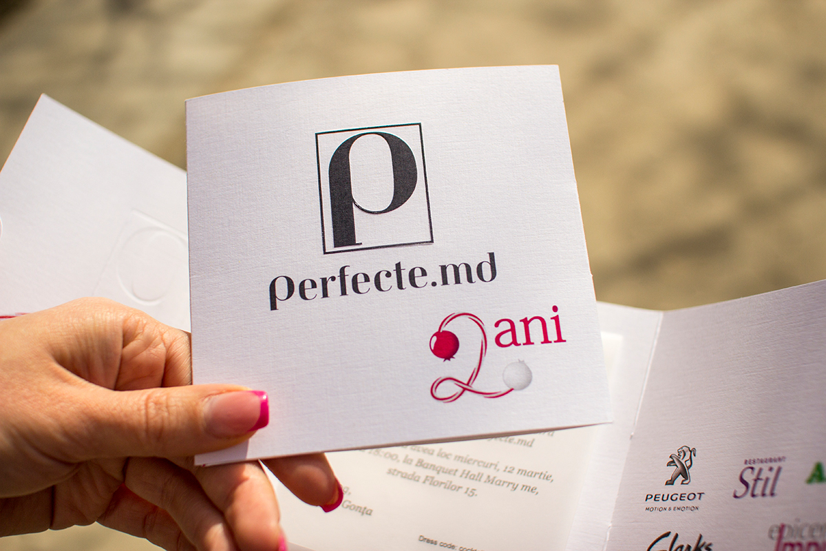 https://imprint.md/img/lucrari/Pro Digital/Perfecte2ani_invitatie/invitatie_P_foto.jpg
